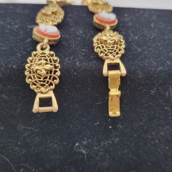 VINTAGE Cameo Fleur de Lis Bracelet Gold Tone Lace Victorian Shell Silhouette - Picture 3 of 7